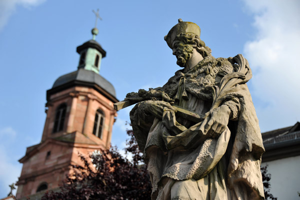 Statue with one of the towers of St. Jakobus, Miltenberg