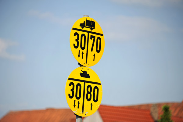 NATO Military Load Class weight limit sign (in tons)