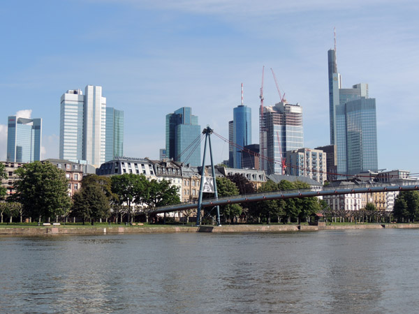 Holbeinsteg with the Frankfurt Skyline