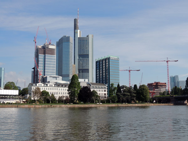 Frankfurt from the left bank of the Main