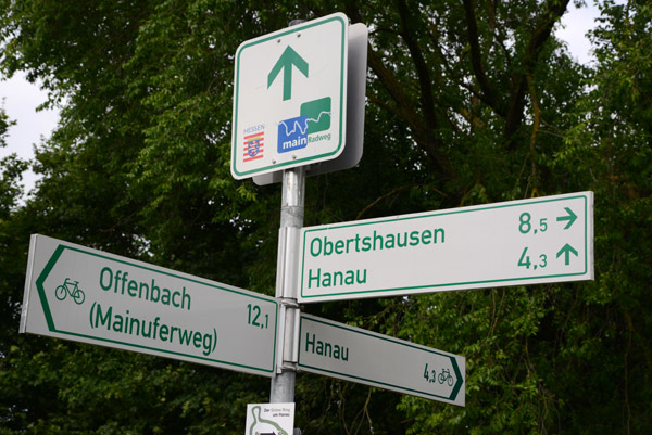Direction signs on the Main River Cycleway between Offenbach and Hanau
