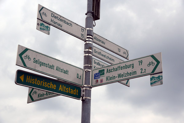 Main Radweg cycling distance signs, Seligenstadt