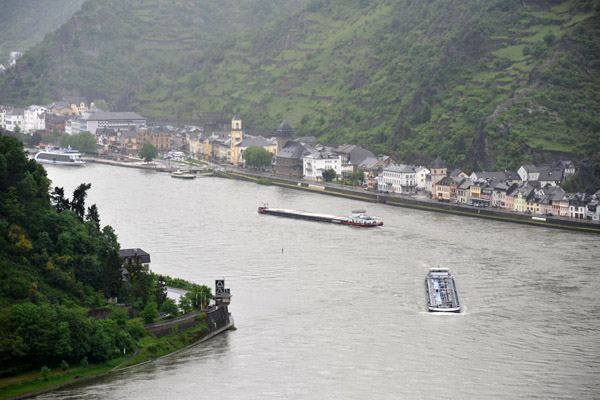 The river is 125m below the top of the Loreley