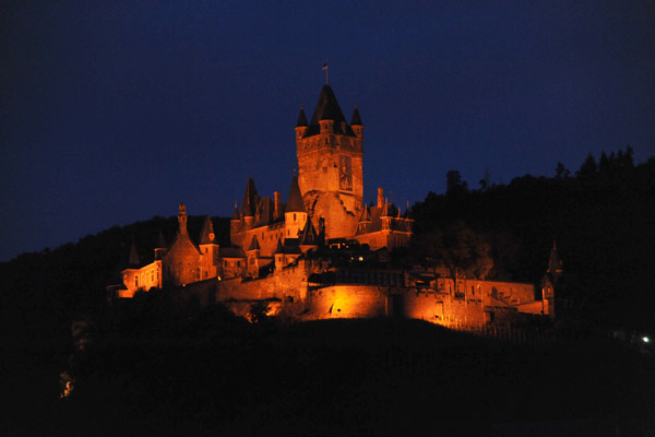 Reichsburg Cochem illuminated at night