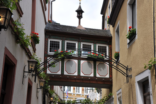 Bridge linking two houses in the Altstadt, Bernkastel-Kues