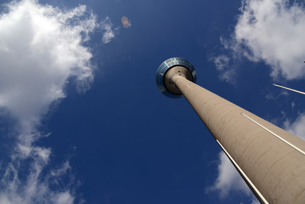 Looking straight up at the 240m tall Rheinturm, Dsseldorf MedienHafen