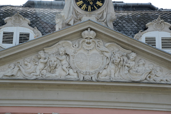 Gabel on the north side of Schloss Benrath withCoats-of-Arms