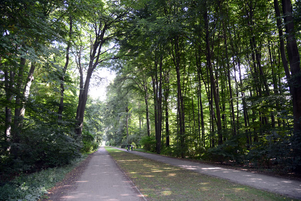 Cycling from the Rhine through part of the Schlopark to Benrath