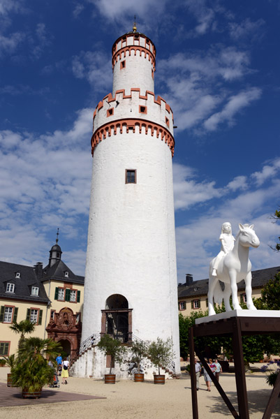 The White Tower is the only part to survive the 17th C. reconstruction