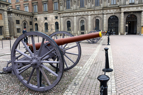 Field cannon, Parade Square, Royal Palace, Stockholm
