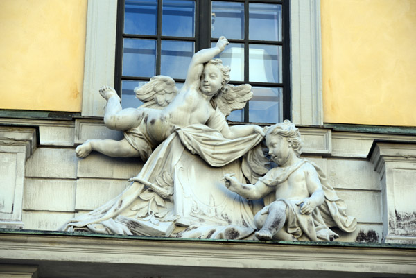 Cherubs over the central door, Tessin Palace, Slottsbacken