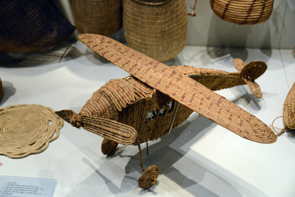 Basket in the form of an airplane