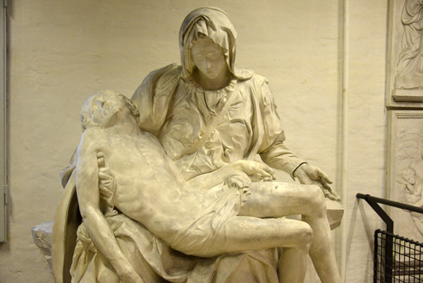 Michaelangelo's Pietà, St. Peter's Basilica