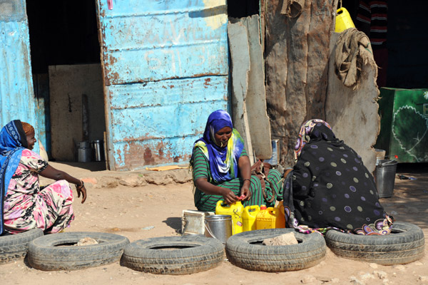 Somali women using old tires as seats