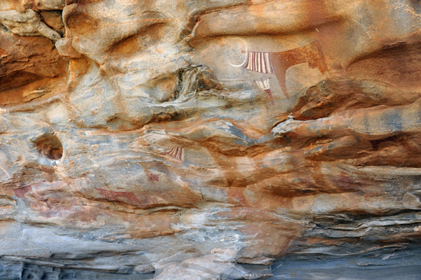 Most of the best preserved paintings are on the roofs of the caves/shelters