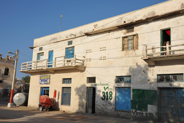 Harborside Berbera with advertisement for Candidate #318