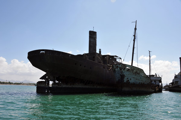 Shady side of the shipwrecks