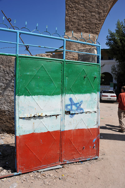 Somaliland colors on the gate to the fishing port