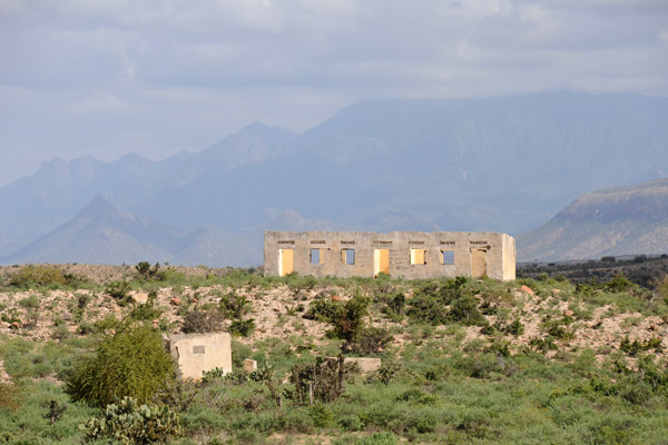 Ruined building at the base of the mountains on the road from Berbera to Sheikh 