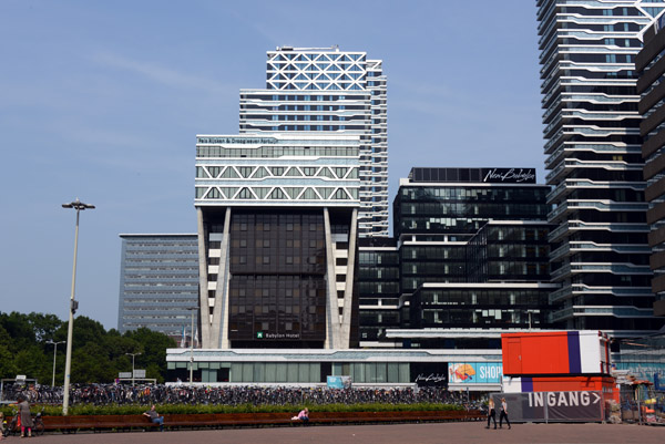 Nieuw Centrum - Koningin Julianaplein in front of Den Haag Centraal