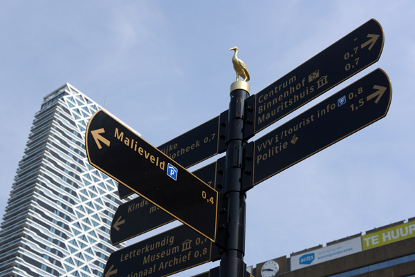 Directional signs, Koningin Julianaplein, Den Haag