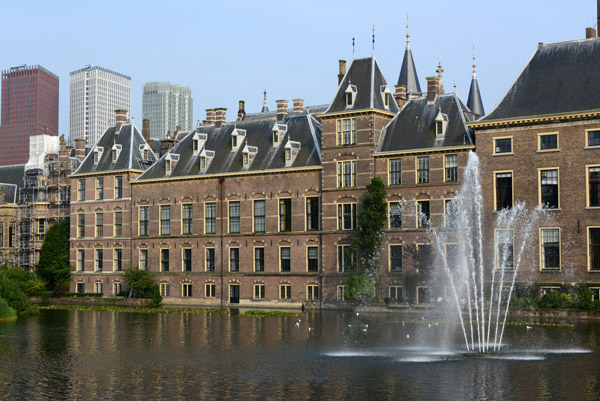 Hofvijver with the Binnenhof, Den Haag