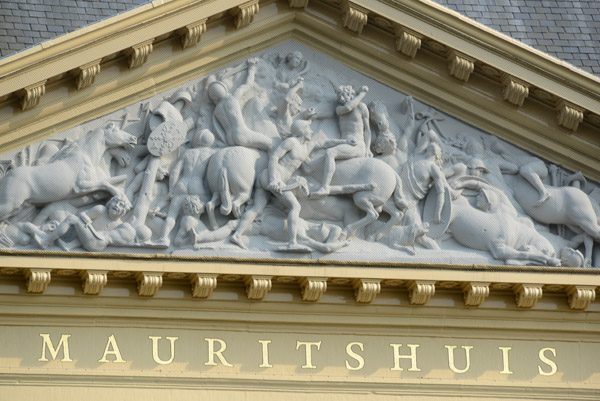 Gable of the western façade of the Mauritshuis