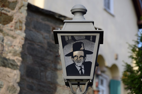 Lamp with a reminder of the Jewish Quarter, Kleine Mauerstrae, Kronberg im Taunus