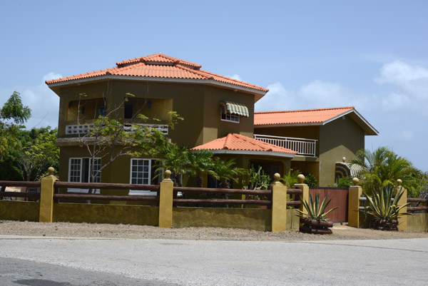 Nice house along Kaminda Popo Royer
