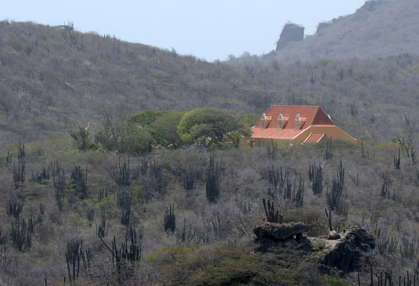 Landhuis San Nicolas across the Santa Martha Baai