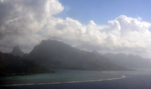 The island of Moorea lies just 17km west of Tahiti