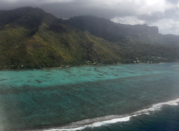 Moorea's reef lies 700m offshore in places