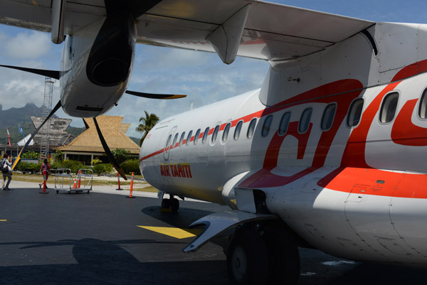 Air Tahiti ATR72 arrival, Bora Bora