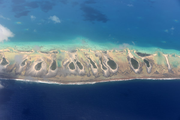 These northern islands are true atolls with no remnants of the high volcanoes remaining above the lagoon