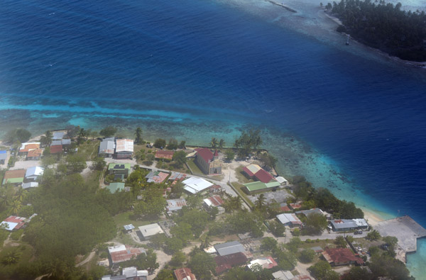 Avatoru, French Polynesia - population 700