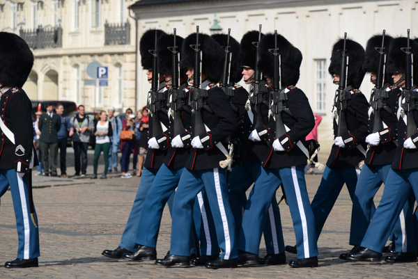 Queen's Guard marching, Amaleinborg Palace Square