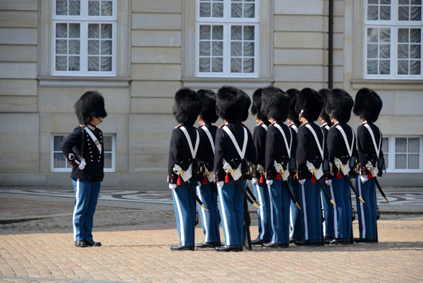 Queen's Guard marching, Amaleinborg Palace Square