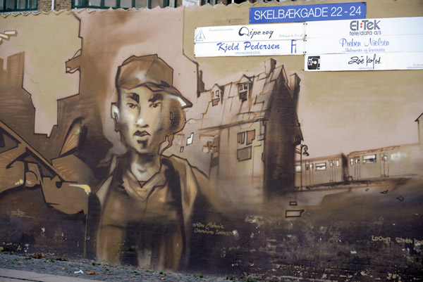 Mural on a construction wall signed Miss Melanie, 22-24 Skelbkgade (2013)