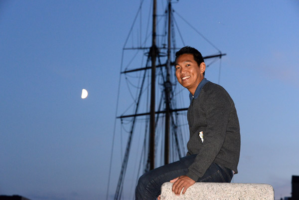 Dennis with the mast of a tall ship, Larsens Pl, Copehhagen