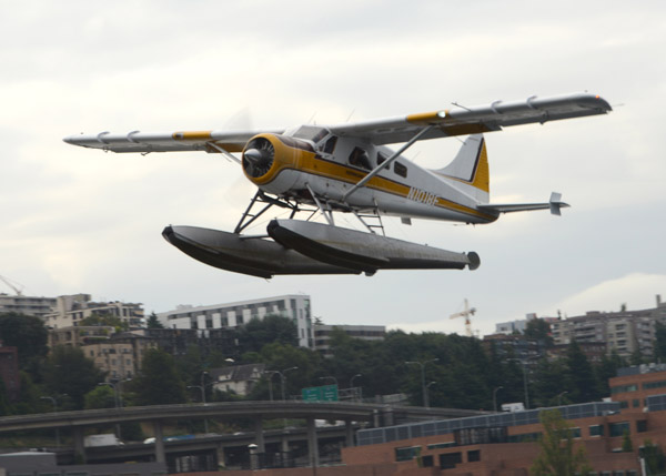 Kenmore Air De Havilland Beaver (N1018F) airborne off Lake Union