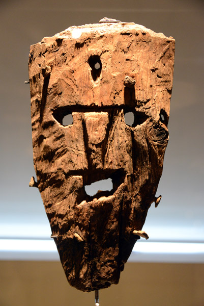 Roughly carved wooden mask, 17th C.