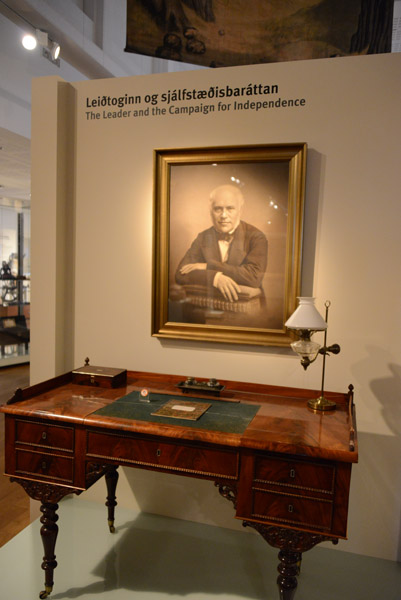 Desk of Jn Sigur∂sson, leader of Iceland's campaign of Independence from Denmark