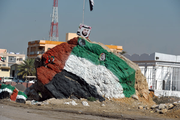 UAE colors on a rock