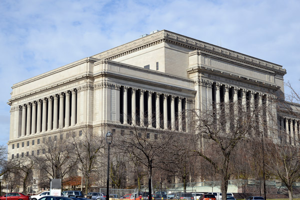 The imposing Milwaukee County Court House, 1931