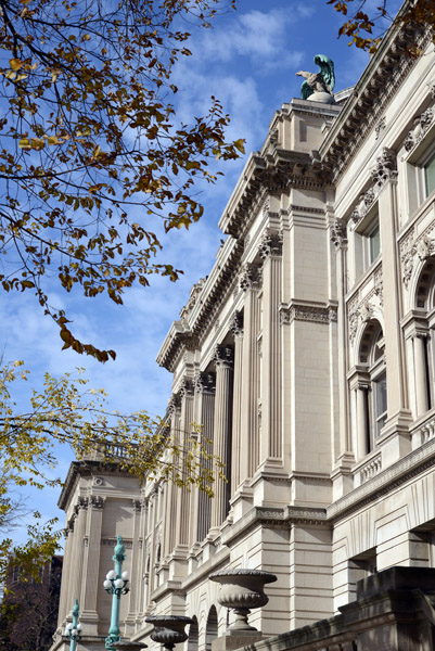 Milwaukee Public Library