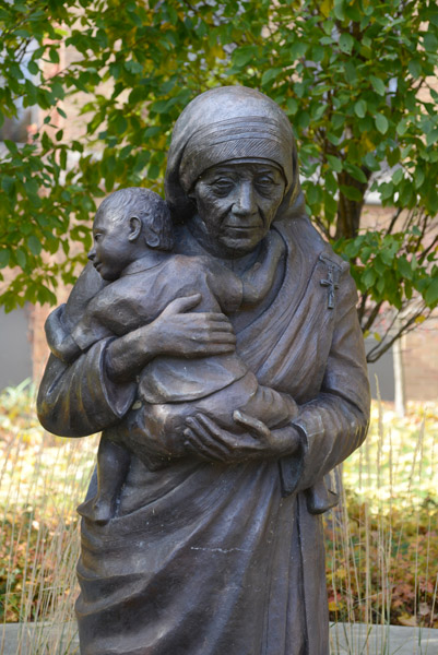 Mother Teresa statue, Marquette University