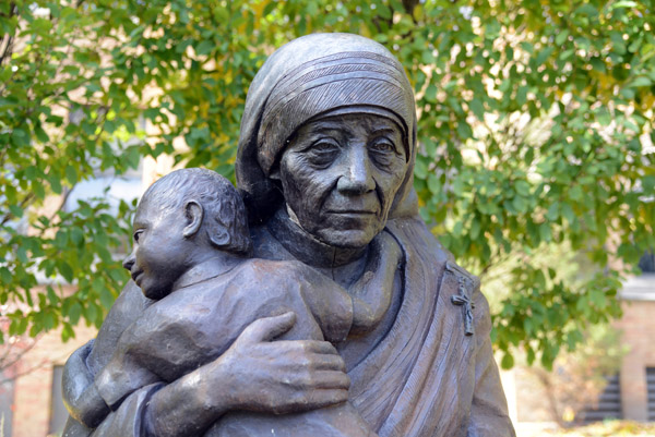 Mother Teresa statue, Marquette University