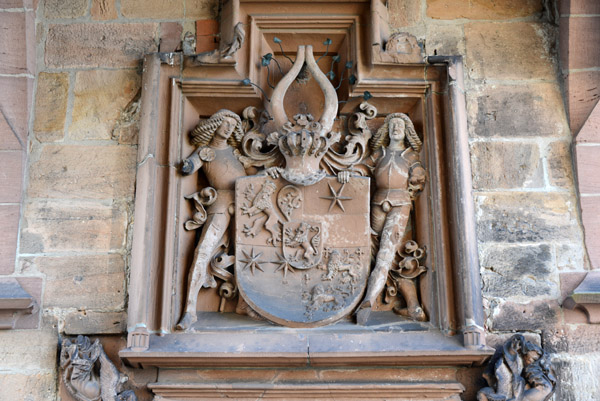 Coat-of-Arms supported by 2 armored knights, Marburg Castle