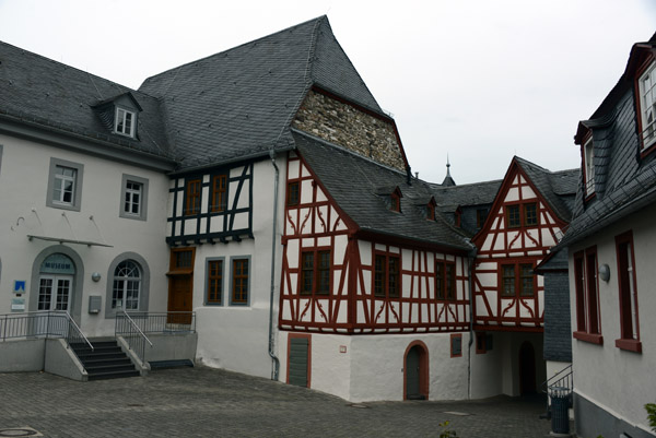 Today, Dietz Castle houses a Youth Hostel and Museum 
