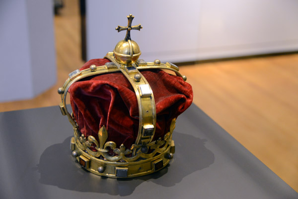 Brass crown made for the King of Ardra, a gift from England seized by the Dutch before reaching West Africa, 1664